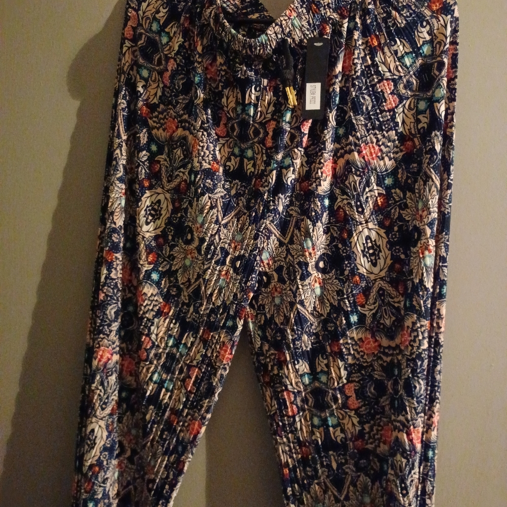 Pants - Picture 2 of 7
